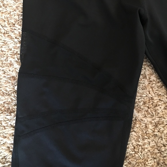 High Waisted Leggings with Mesh Cutouts - Picture 3 of 4